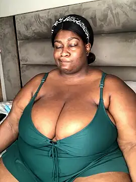 Snapshot of bustytitsxxx chatting on 4, 12, 2024 bustytitsxxx online show from 4, 12, 2024