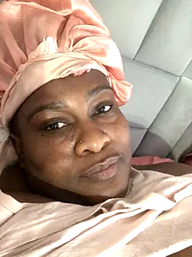 Snapshot of bustytitsxxx chatting on 27, 10, 2025 bustytitsxxx online show from 27, 10, 2025