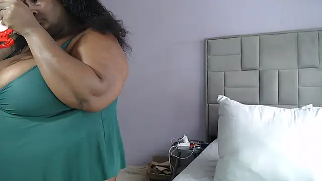 Snapshot of bustytitsxxx chatting on 24, 11, 2025 bustytitsxxx online show from 24, 11, 2025