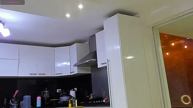 Snapshot of Makonneen chatting on 20, 12, 2024 Makonneen online show from 20, 12, 2024