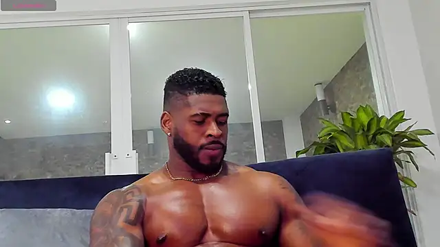 Snapshot of Makonneen chatting on 22, 12, 2024 Makonneen online show from 22, 12, 2024