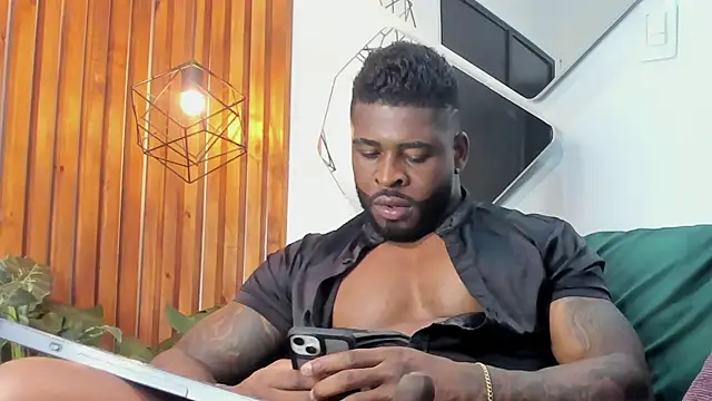 Snapshot of Makonneen chatting on 12, 2, 2025 Makonneen online show from 12, 2, 2025