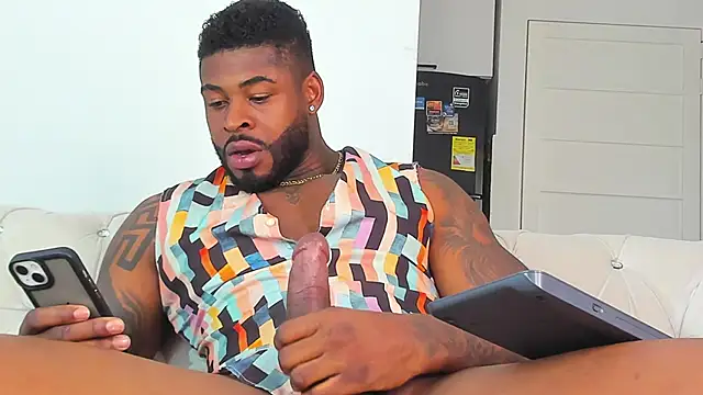 Snapshot of Makonneen chatting on 15, 9, 2025 Makonneen online show from 15, 9, 2025