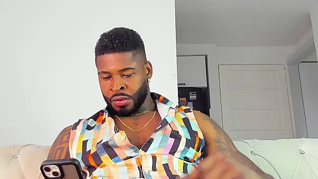 Snapshot of Makonneen chatting on 30, 10, 2025 Makonneen online show from 30, 10, 2025