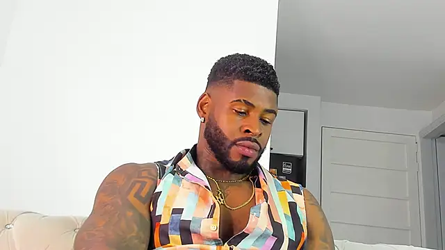 Snapshot of Makonneen chatting on 18, 11, 2025 Makonneen online show from 18, 11, 2025