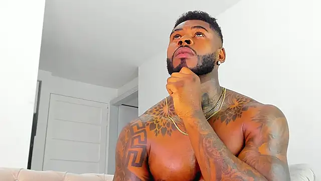 Snapshot of Makonneen chatting on 25, 11, 2025 Makonneen online show from 25, 11, 2025