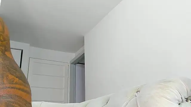 Snapshot of Makonneen chatting on 26, 11, 2025 Makonneen online show from 26, 11, 2025