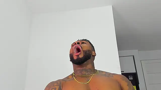 Snapshot of Makonneen chatting on 27, 11, 2025 Makonneen online show from 27, 11, 2025