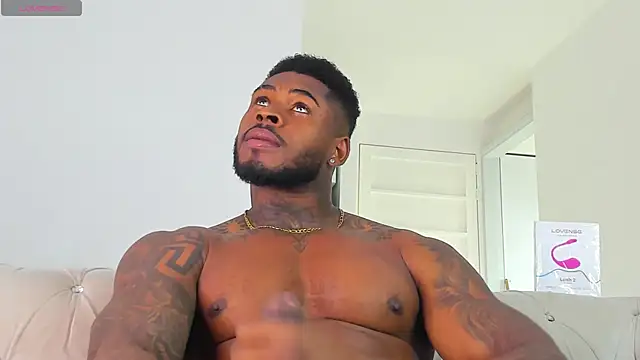 Snapshot of Makonneen chatting on 18, 12, 2025 Makonneen online show from 18, 12, 2025