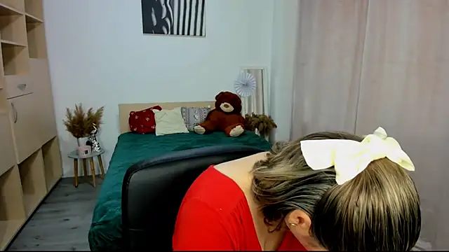 Snapshot of Alexa_Dolly12 chatting on 17, 12, 2025 Alexa Dolly12 online show from 17, 12, 2025