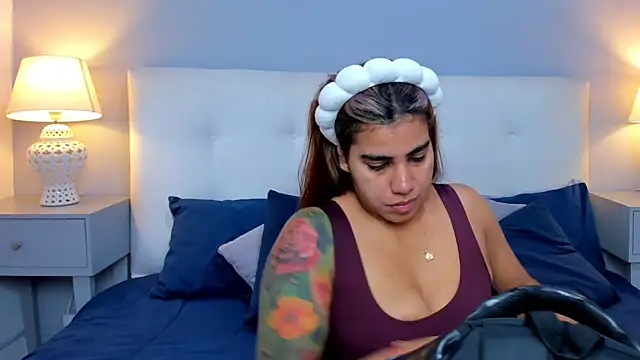 Snapshot of SaraaJhonsonn chatting on 14, 11, 2025 SaraaJhonsonn online show from 14, 11, 2025