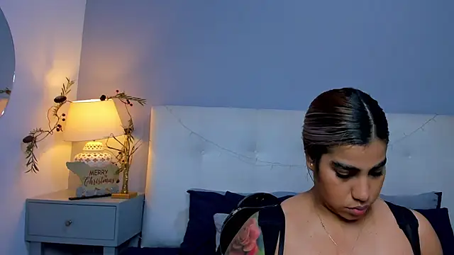 Snapshot of SaraaJhonsonn chatting on 2, 12, 2025 SaraaJhonsonn online show from 2, 12, 2025