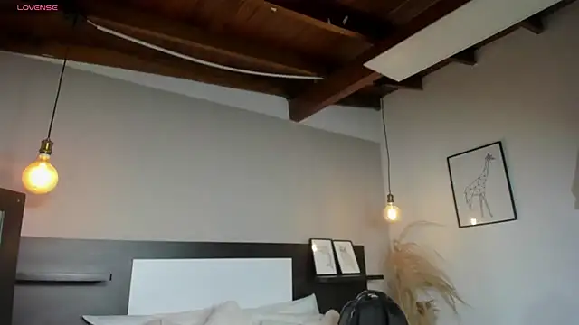 SaraaJhonsonn online show from 24, 3, 2026