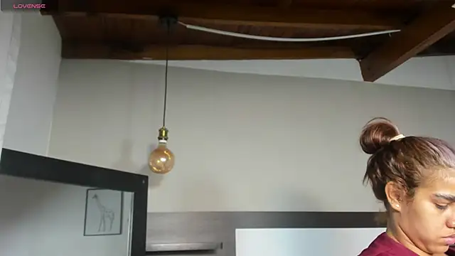 SaraaJhonsonn online show from 7, 4, 2026