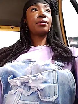 Snapshot of AbbyTomson chatting on 30, 10, 2025 AbbyTomson online show from 30, 10, 2025