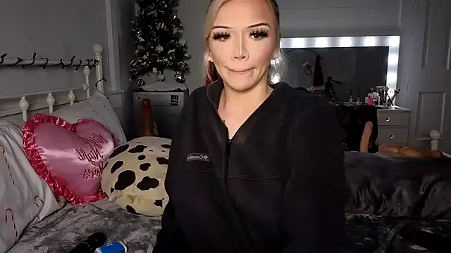 emmagray001 online show from 11, 12, 2024