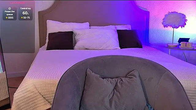 Snapshot of MiaBecky chatting on 4, 3, 2025 MiaBecky online show from 4, 3, 2025