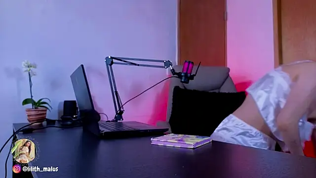 Lilith malum online show from 7, 3, 2026