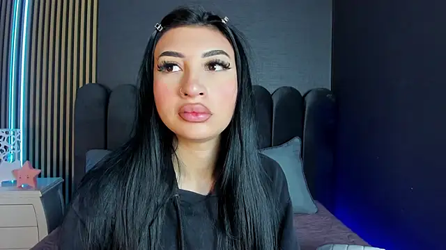 Nicolette ks  online show from 22, 4, 2026