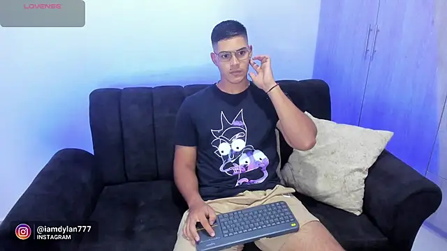 Snapshot of Iamdylan777 chatting on 28, 1, 2025 Iamdylan777 online show from 28, 1, 2025