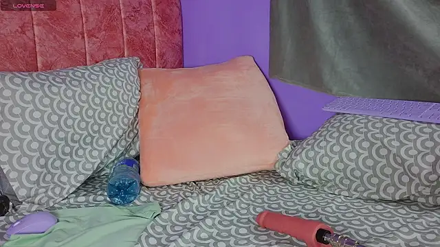 scarlleth  online show from 17, 2, 2026