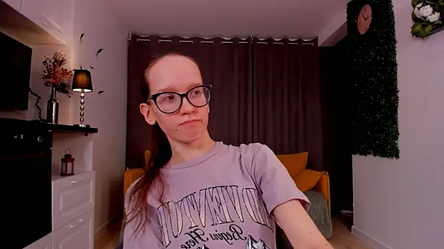 Snapshot of BettyBrowni chatting on 4, 3, 2025 BettyBrowni online show from 4, 3, 2025