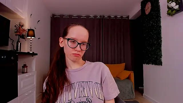 Snapshot of BettyBrowni chatting on 4, 3, 2025 BettyBrowni online show from 4, 3, 2025