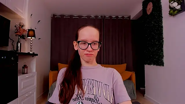 Snapshot of BettyBrowni chatting on 5, 3, 2025 BettyBrowni online show from 5, 3, 2025