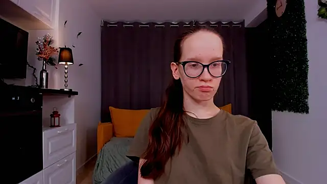 Snapshot of BettyBrowni chatting on 6, 3, 2025 BettyBrowni online show from 6, 3, 2025