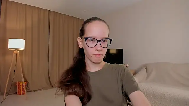 Snapshot of BettyBrowni chatting on 8, 10, 2025 BettyBrowni online show from 8, 10, 2025