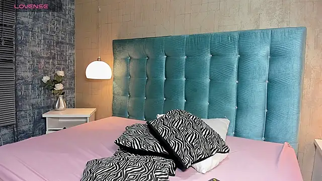 Snapshot of Paola__23 chatting on 28, 11, 2025 Paola 23 online show from 28, 11, 2025