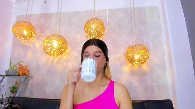 Snapshot of victoria_aleia_ chatting on 19, 2, 2025 victoria aleia online show from 19, 2, 2025