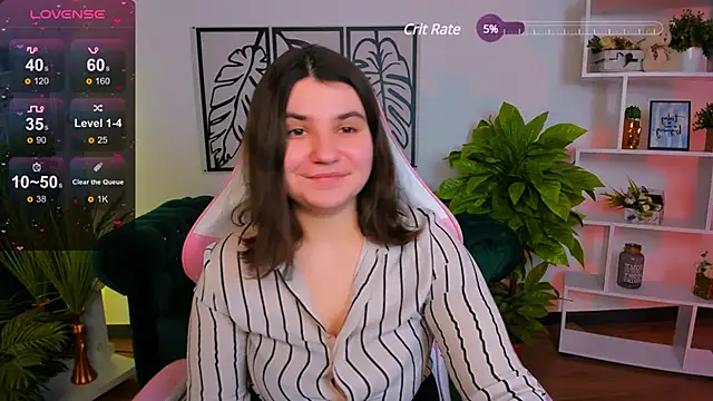 Snapshot of Viola__Shy chatting on 5, 2, 2025 Viola Shy online show from 5, 2, 2025