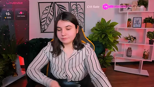 Snapshot of Viola__Shy chatting on 1, 3, 2025 Viola Shy online show from 1, 3, 2025