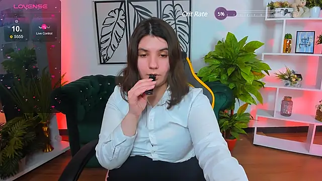 Snapshot of Viola__Shy chatting on 5, 3, 2025 Viola Shy online show from 5, 3, 2025