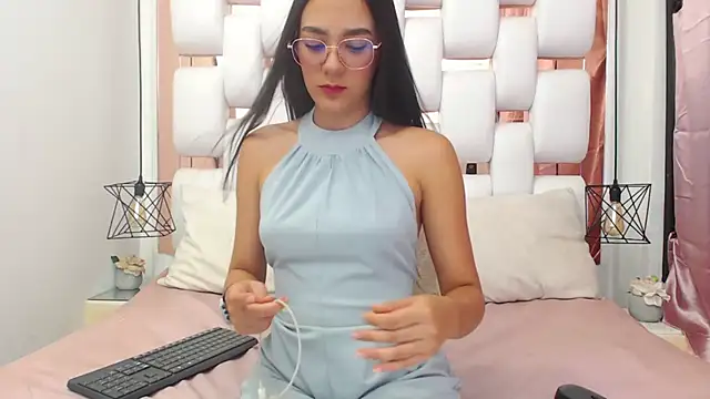 Snapshot of EmmyCruzZ chatting on 11, 9, 2025 EmmyCruzZ online show from 11, 9, 2025
