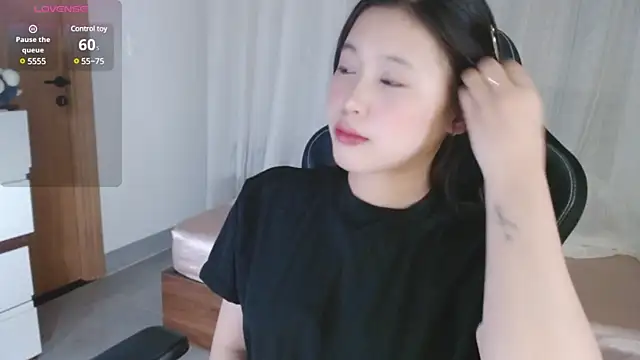 Snapshot of Lin_SiYee chatting on 1, 3, 2025 Lin SiYee online show from 1, 3, 2025