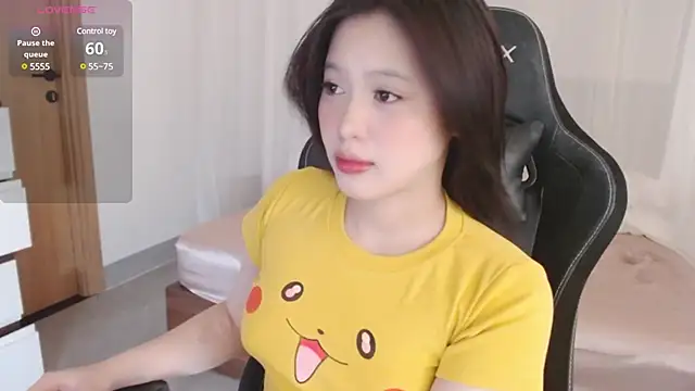 Snapshot of Lin_SiYee chatting on 4, 3, 2025 Lin SiYee online show from 4, 3, 2025