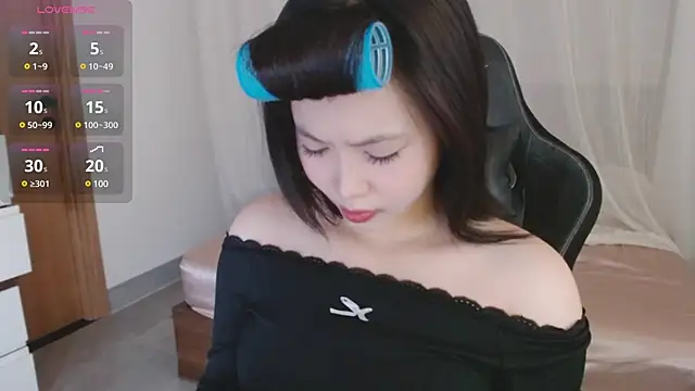 Snapshot of Lin_SiYee chatting on 6, 3, 2025 Lin SiYee online show from 6, 3, 2025