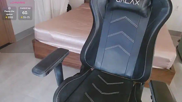 Snapshot of Lin_SiYee chatting on 10, 3, 2025 Lin SiYee online show from 10, 3, 2025