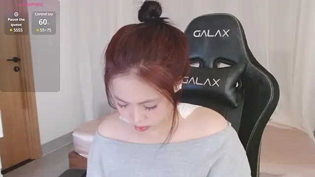 Snapshot of Lin_SiYee chatting on 12, 3, 2025 Lin SiYee online show from 12, 3, 2025