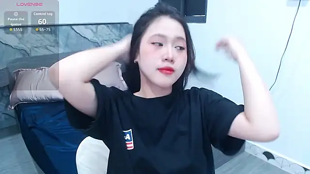 Snapshot of Lin_SiYee chatting on 21, 11, 2025 Lin SiYee online show from 21, 11, 2025