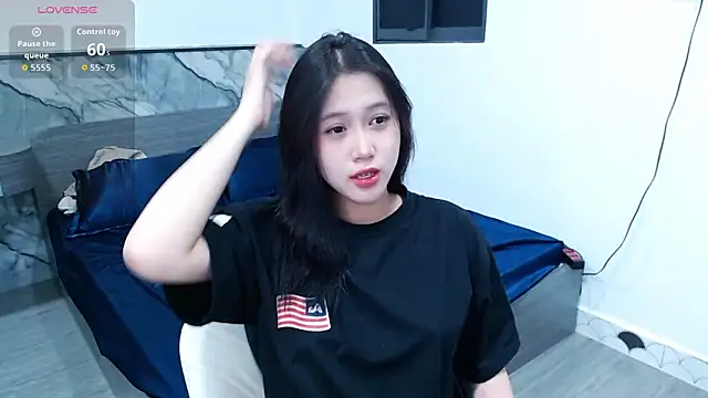 Snapshot of Lin_SiYee chatting on 25, 11, 2025 Lin SiYee online show from 25, 11, 2025