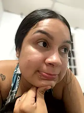 Snapshot of Pretty_Isadora chatting on 5, 12, 2024 Pretty Isadora online show from 5, 12, 2024