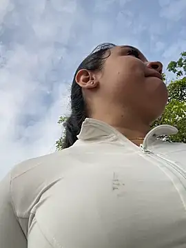 Pretty Isadora online show from 5, 2, 2026