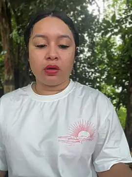 Pretty Isadora online show from 15, 2, 2026