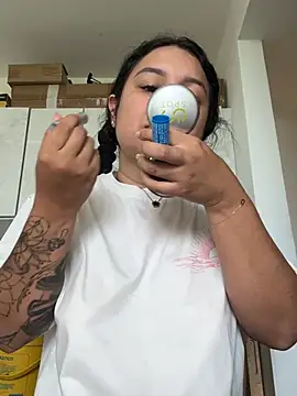 Pretty Isadora online show from 7, 3, 2026