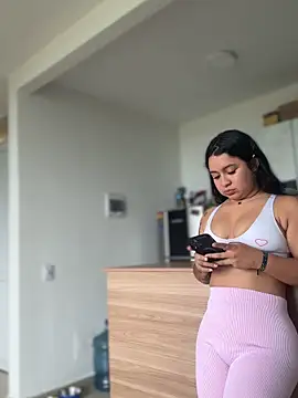 Pretty Isadora online show from 4, 4, 2026