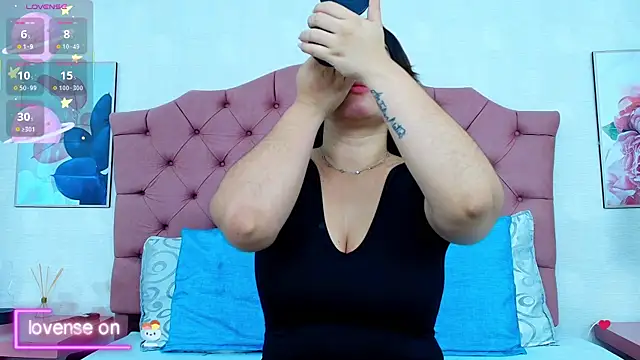 Snapshot of ThyaraJhons chatting on 19, 11, 2025 ThyaraJhons online show from 19, 11, 2025