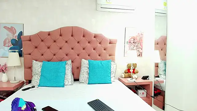 ThyaraJhons online show from 11, 2, 2026